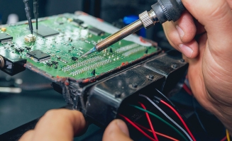 Vi reparerer BMW FRM 3 fotbrønn-moduler